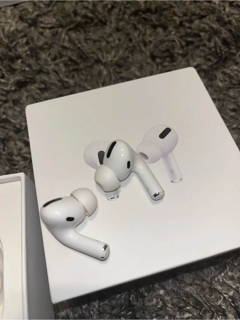 Apple AirPods Pro (White) - Wireless Noise-Cancelling Earbuds